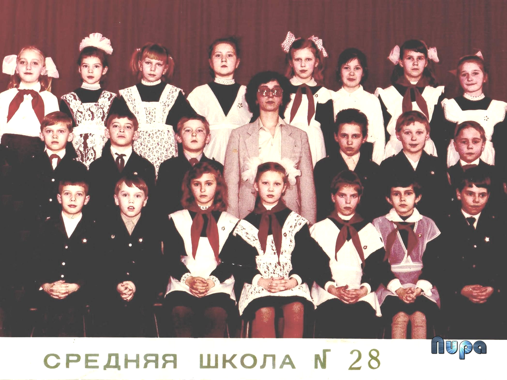 Учащиеся школы № 28 с классным руководителем Надеждой Константиновной Шашковой